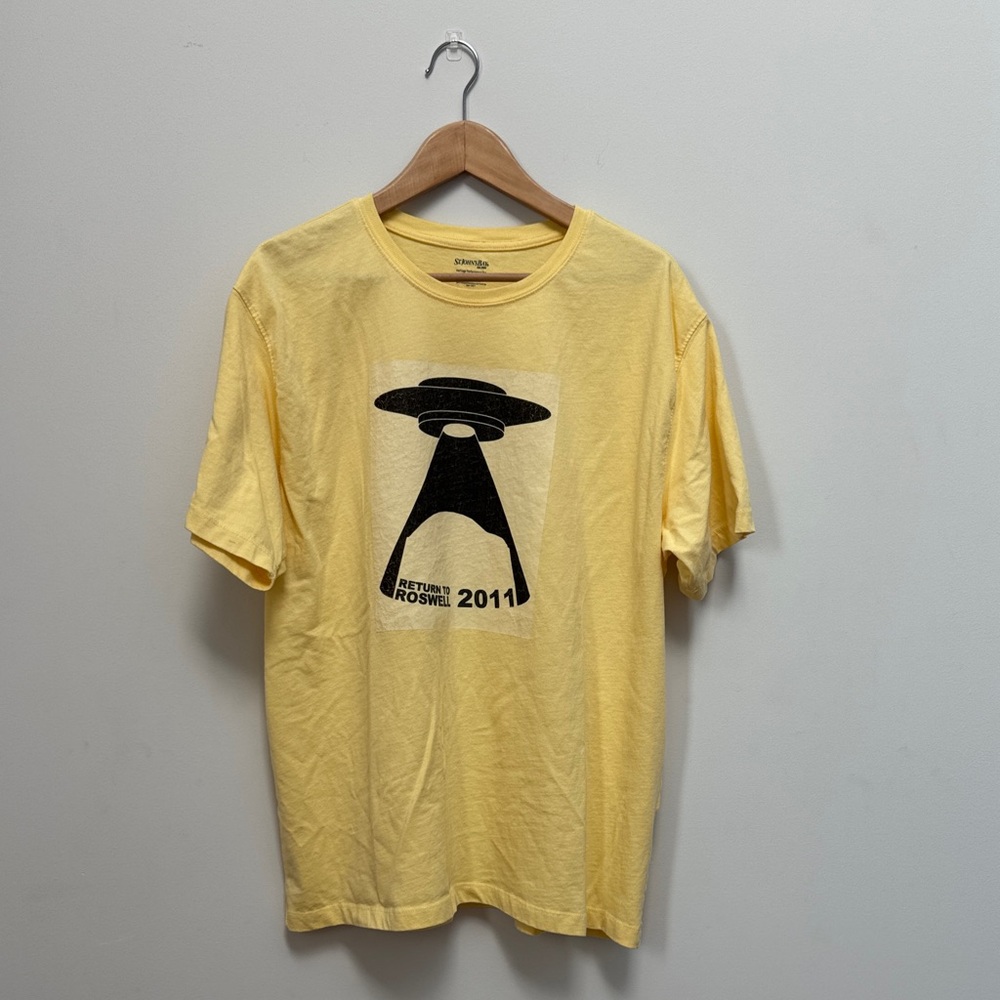 St. John's Bay "Return to Roswell 2011" Alien UFO Tee | Men's XL | Yellow | Fun
